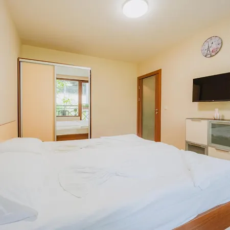 Family Garden In Complex Iglika With Available Parking Апартаменти Золоті Піски