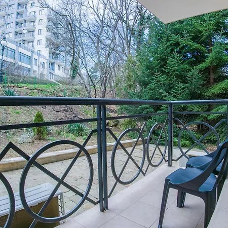Family Garden In Complex Iglika With Available Parking Апартаменти