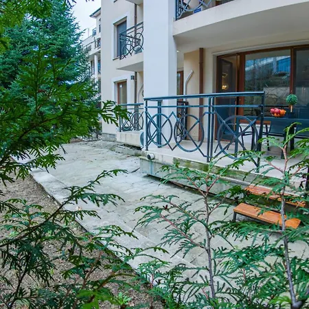 Апартаменти Family Garden In Complex Iglika With Available Parking
